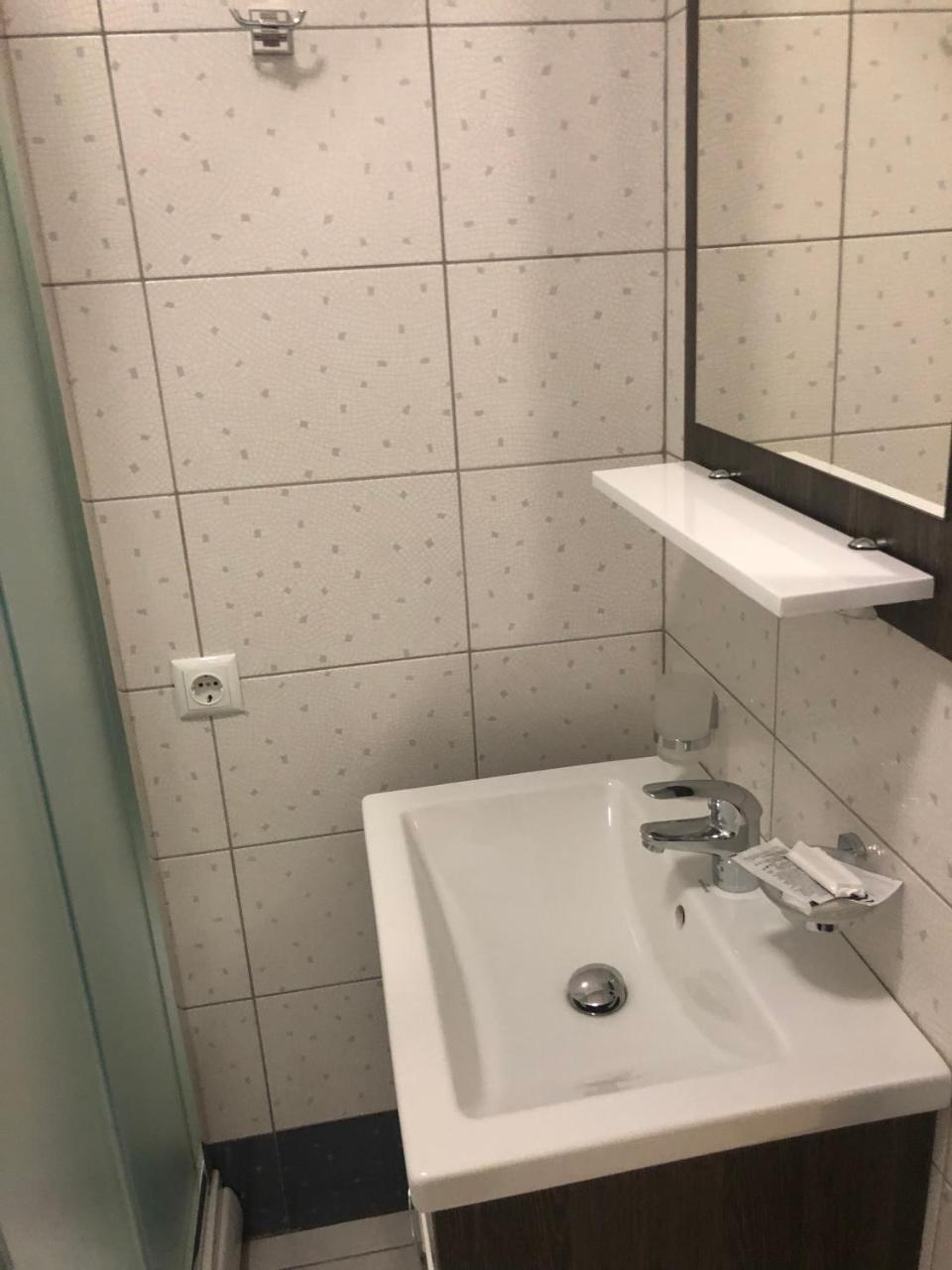 Motel Sarny  外观 照片