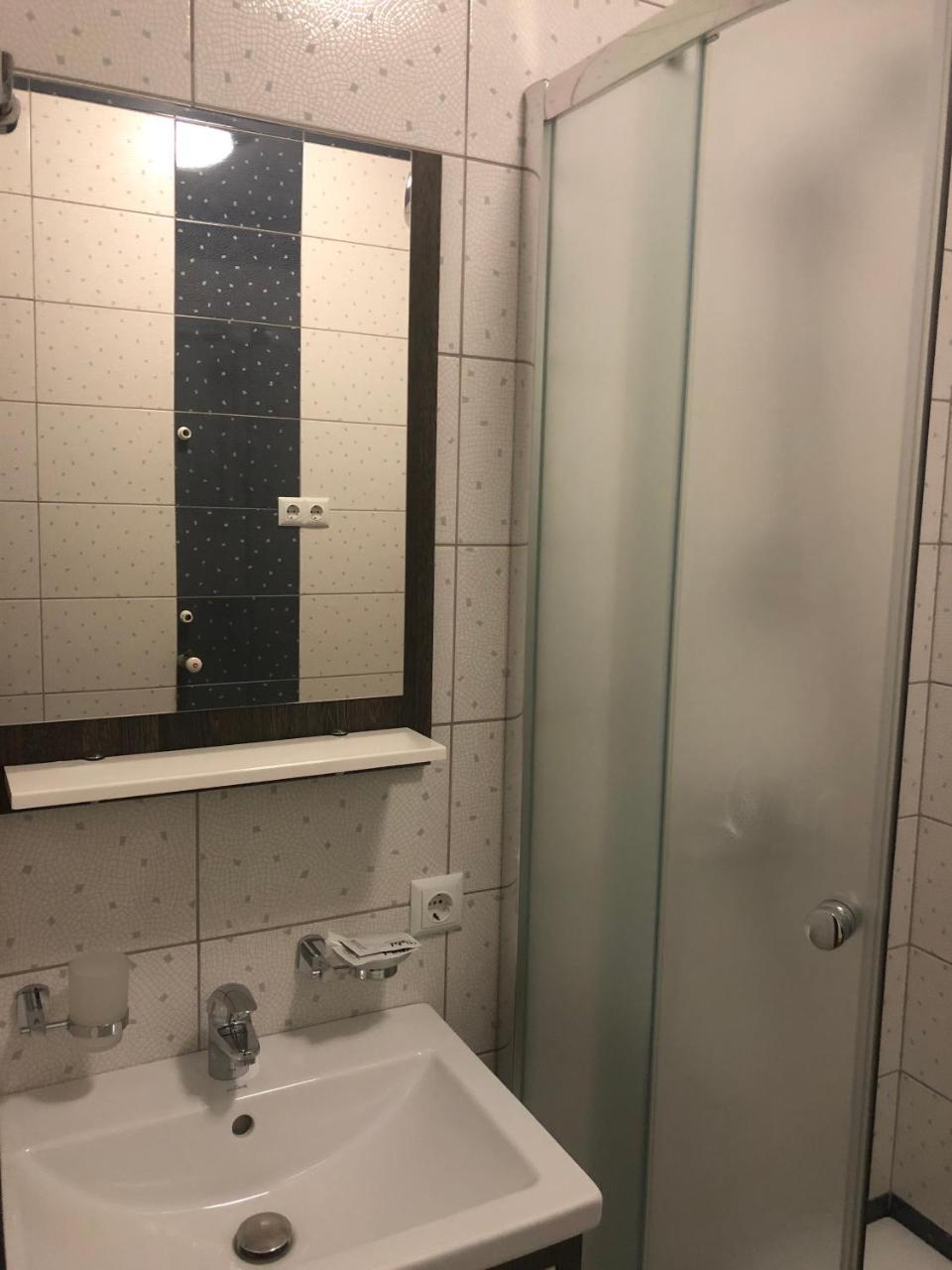 Motel Sarny  外观 照片